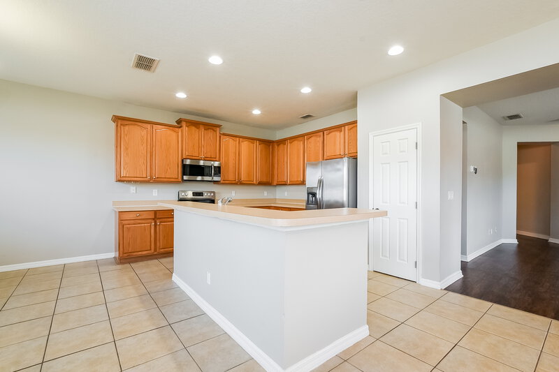 2,300/Mo, 4684 Barbados Loop Clermont, FL 34711 Kitchen View