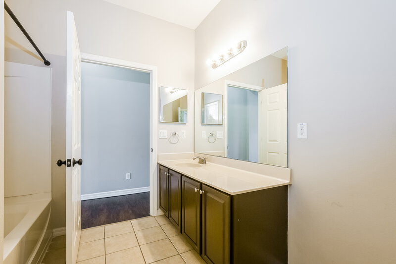 2,300/Mo, 4684 Barbados Loop Clermont, FL 34711 Bathroom View