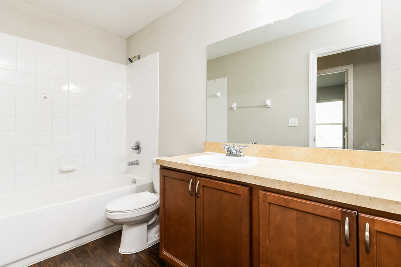 1,965/Mo, 2533 Bobby Lee Lane Saint Cloud, FL 34772 Bathroom View
