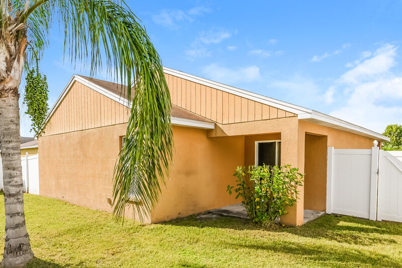 1,965/Mo, 2533 Bobby Lee Lane Saint Cloud, FL 34772 Rear View