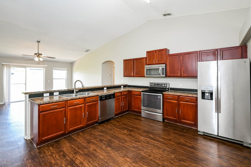 1,895/Mo, 313 Cornwallis Ct Kissimmee, FL 34758 Kitchen View 2