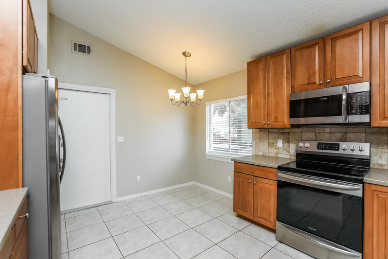 2,475/Mo, 3834 Waterview Loop Winter Park, FL 32792 Kitchen View 2