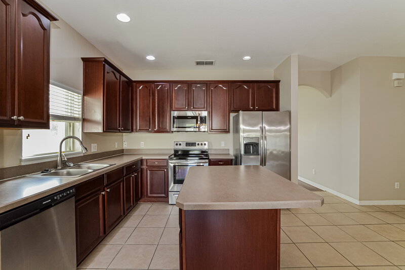 2,275/Mo, 2061 Ribbon Falls Pkwy Orlando, FL 32824 Kitchen View