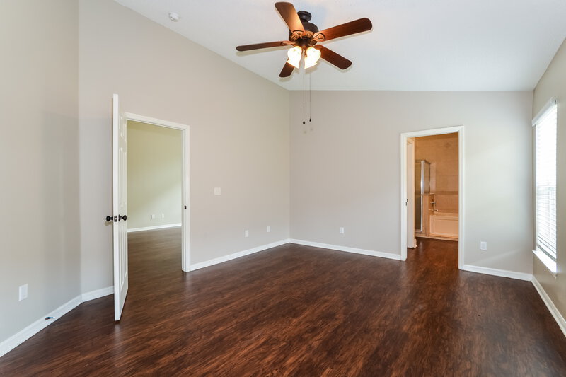 2,330/Mo, 4240 Forest Island Drive Orlando, FL 32826 Main Bedroom View