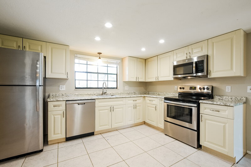 2,390/Mo, 1000 Dinero Dr Winter Springs, FL 32708 Kitchen View