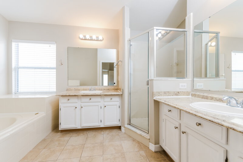 2,245/Mo, 1207 Whitewood Way Clermont, FL 34714 Main Bathroom View