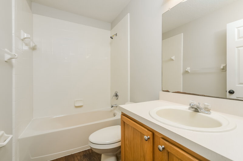 2,450/Mo, 1738 Sherbourne Street Winter Garden, FL 34787 Bathroom View 2