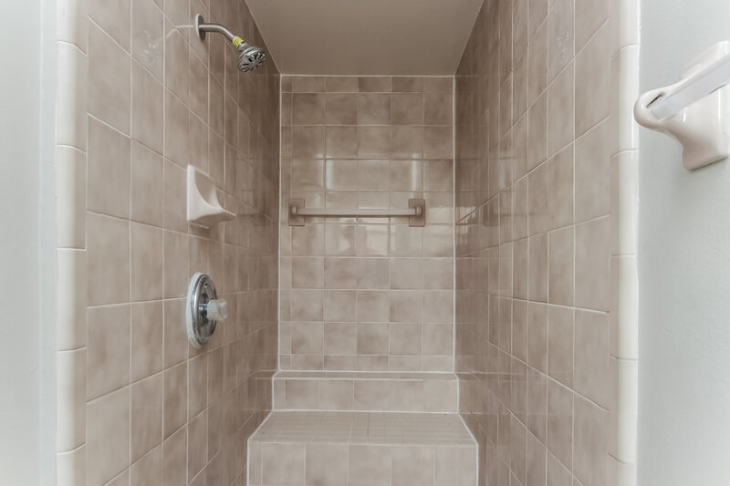 3,510/Mo, 1605 Colony Ave Kissimmee, FL 34744 Bathroom View 2