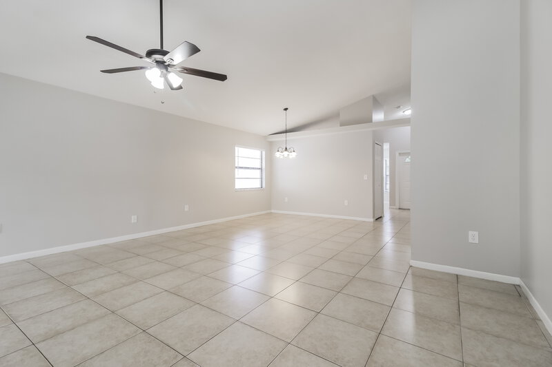 2,405/Mo, 4262 Sandhurst Dr Orlando, FL 32817 Living Room View