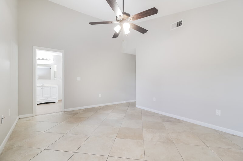 2,405/Mo, 4262 Sandhurst Dr Orlando, FL 32817 Main Bedroom View 2