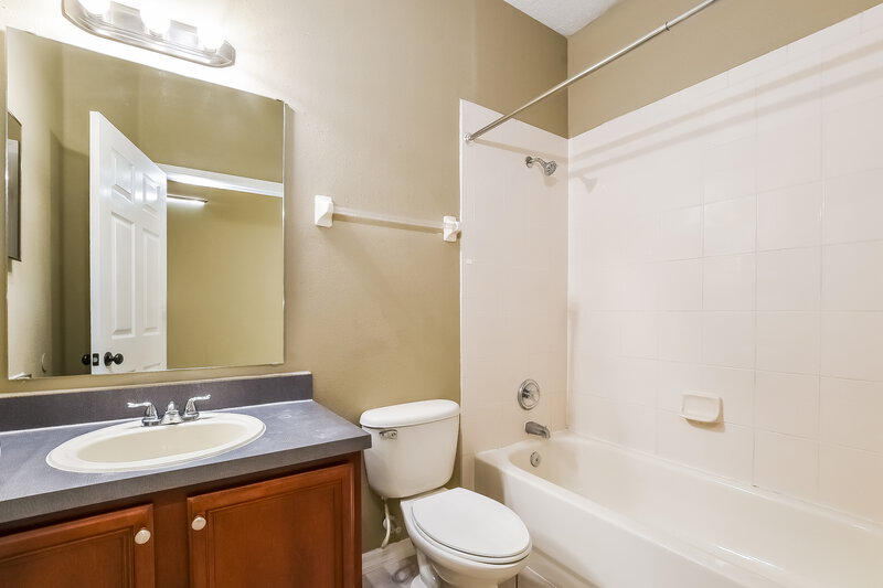 2,485/Mo, 3714 Pyrite Drive Orlando, FL 32826 Bathroom View
