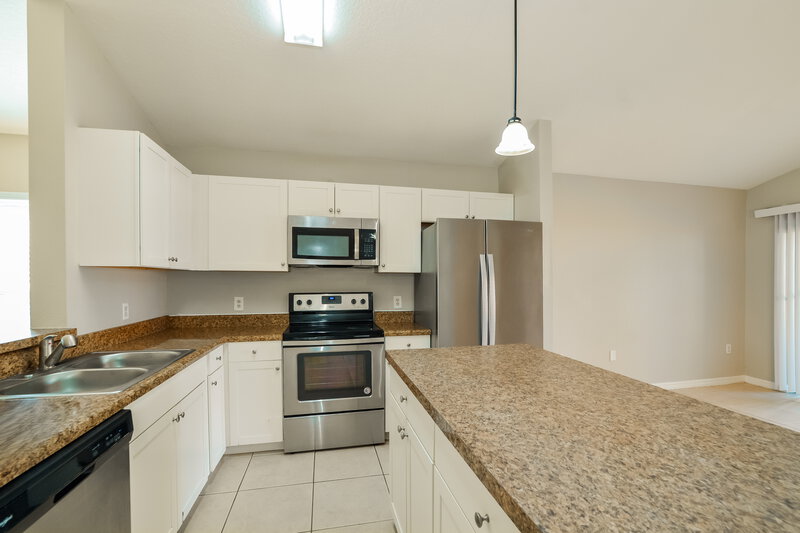1,960/Mo, 3316 Kelsey Ln Saint Cloud, FL 34772 Kitchen View