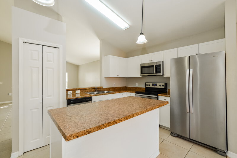 1,960/Mo, 3316 Kelsey Ln Saint Cloud, FL 34772 Kitchen View 2