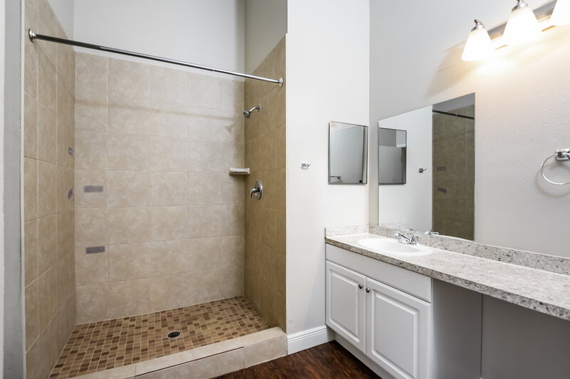 3,890/Mo, 1405 Timberbend Circle Orlando, FL 32824 Main Bathroom View
