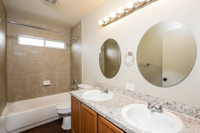 3,890/Mo, 1405 Timberbend Circle Orlando, FL 32824 Bathroom View