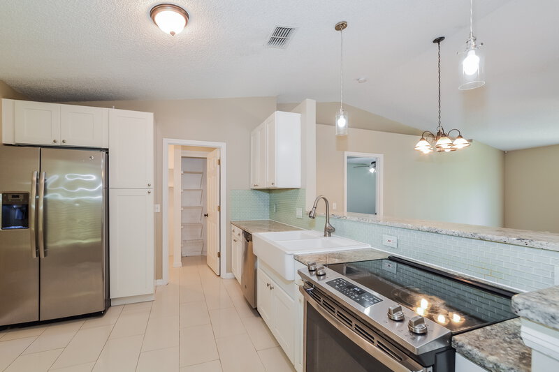 2,050/Mo, 4124 Stonefield Dr Orlando, FL 32826 Kitchen View