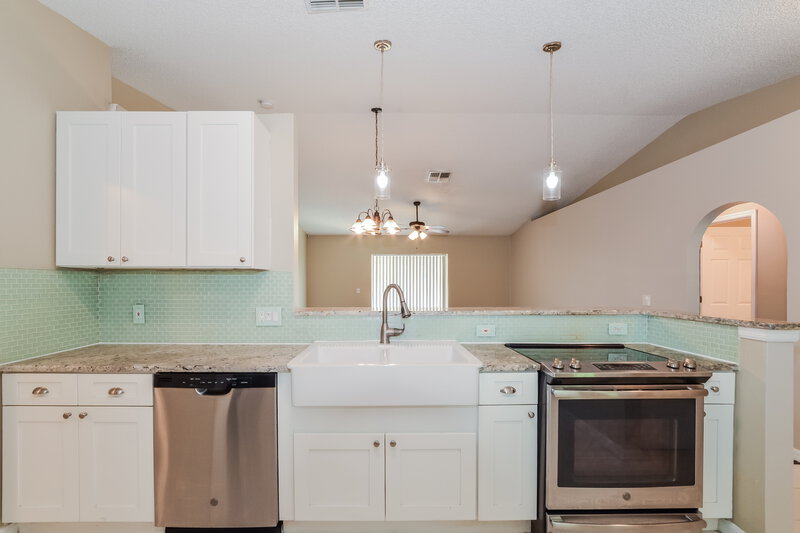 2,050/Mo, 4124 Stonefield Dr Orlando, FL 32826 Kitchen View 2