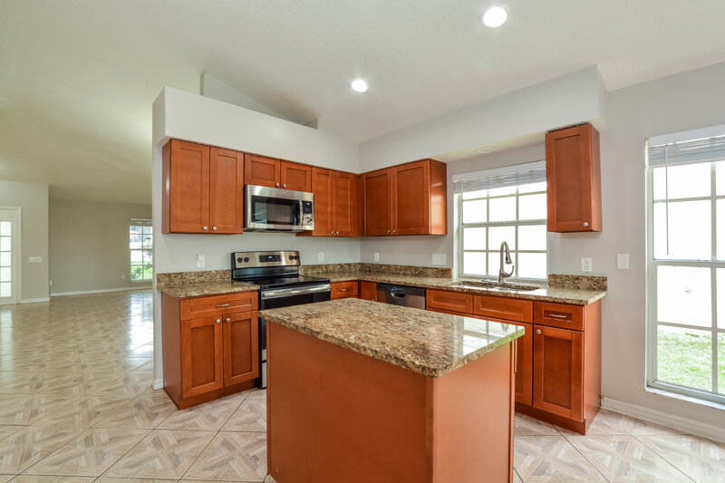 2,670/Mo, 1933 WESTPOINTE CIR Orlando, FL 32835 Kitchen View 2