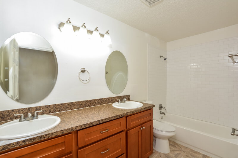 2,670/Mo, 1933 WESTPOINTE CIR Orlando, FL 32835 Bathroom View