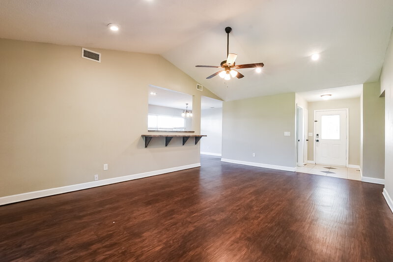 2,240/Mo, 1009 Black Willow Dr Oviedo, FL 32765 Living Room View 2