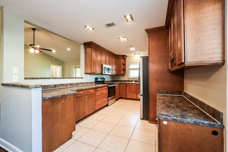 2,240/Mo, 1009 Black Willow Dr Oviedo, FL 32765 Kitchen View