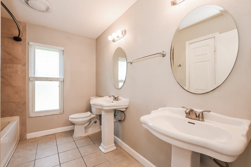 2,240/Mo, 1009 Black Willow Dr Oviedo, FL 32765 Main Bathroom View