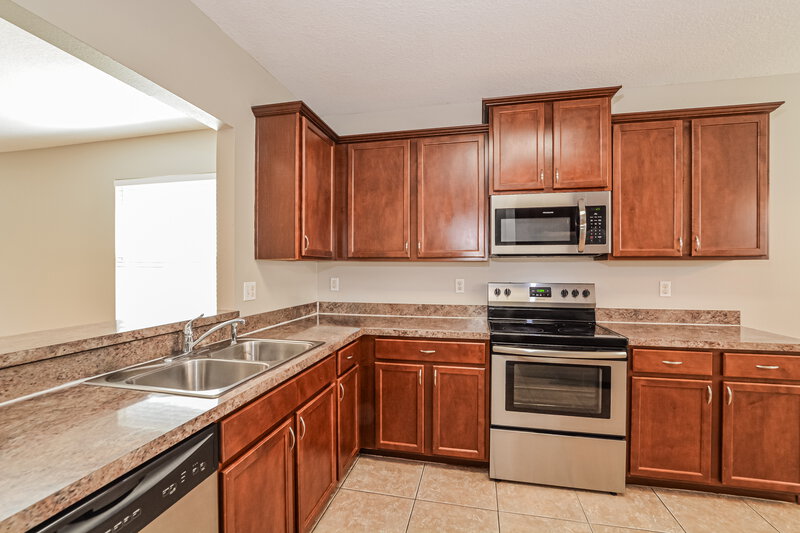 2,220/Mo, 220 Daigledog St Saint Cloud, FL 34772 Kitchen View