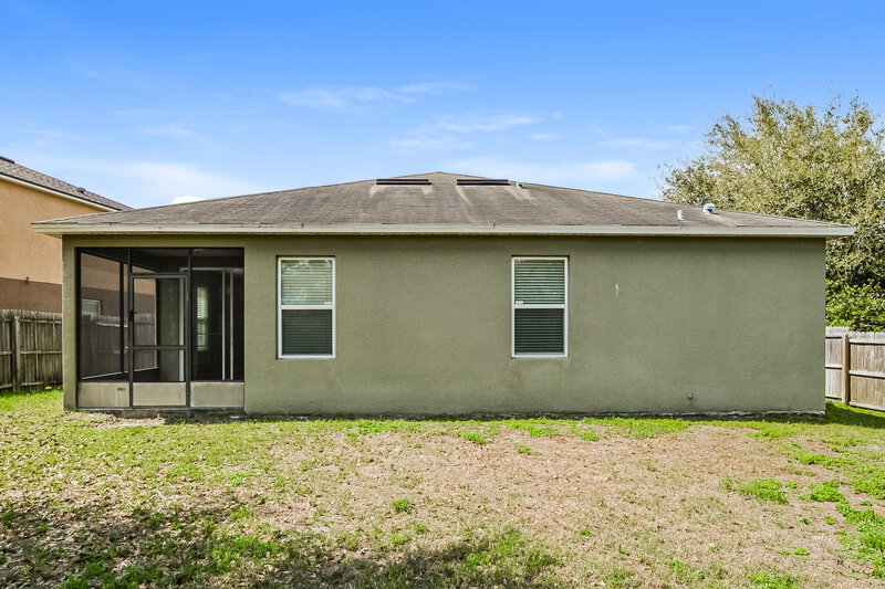 2,220/Mo, 220 Daigledog St Saint Cloud, FL 34772 Rear View