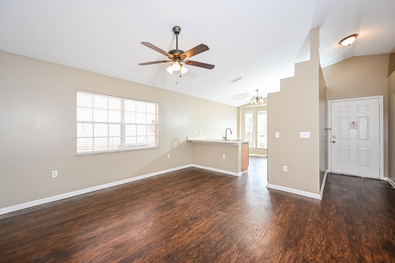 2,150/Mo, 178 Dovetail Ct Apopka, FL 32703 Living Room View 2