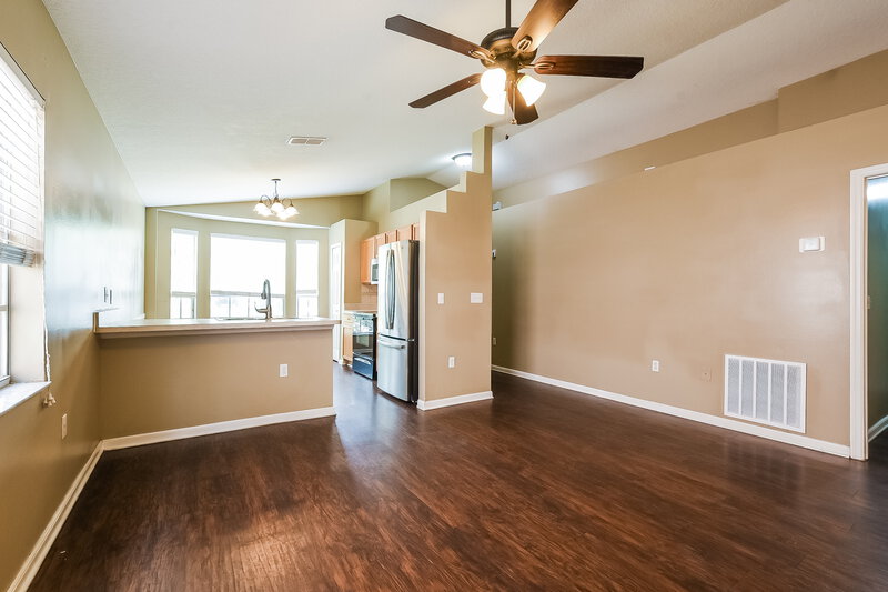 2,150/Mo, 178 Dovetail Ct Apopka, FL 32703 Living Room View 2