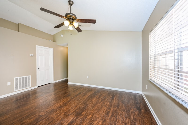 2,150/Mo, 178 Dovetail Ct Apopka, FL 32703 Living Room View 3