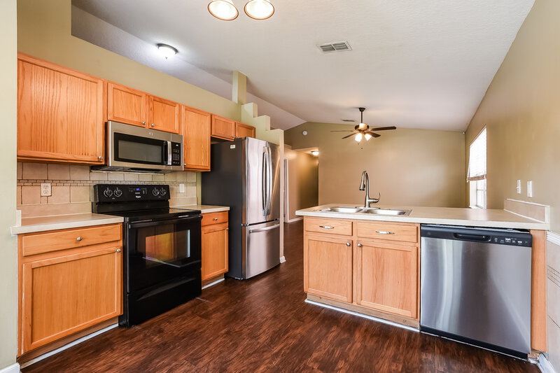 2,150/Mo, 178 Dovetail Ct Apopka, FL 32703 Kitchen View