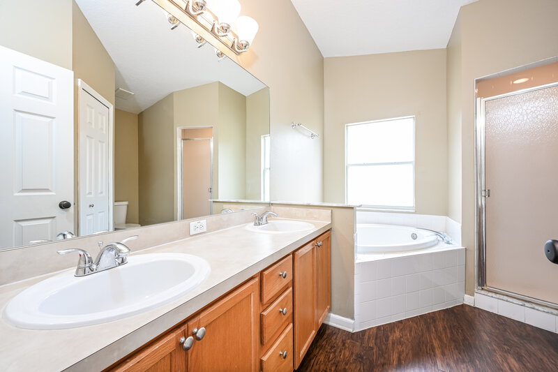 2,150/Mo, 178 Dovetail Ct Apopka, FL 32703 Main Bathroom View