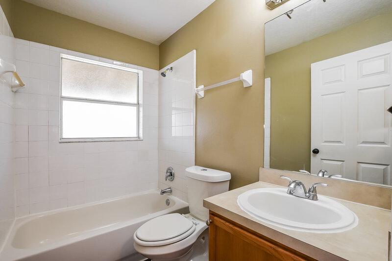 2,150/Mo, 178 Dovetail Ct Apopka, FL 32703 Bathroom View
