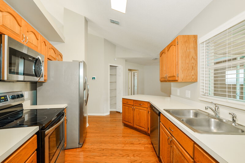 2,080/Mo, 4803 Jeanette Ct Saint Cloud, FL 34771 Kitchen View 2