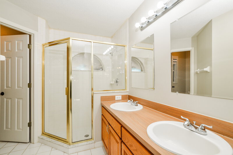 2,080/Mo, 4803 Jeanette Ct Saint Cloud, FL 34771 Main Bathroom View