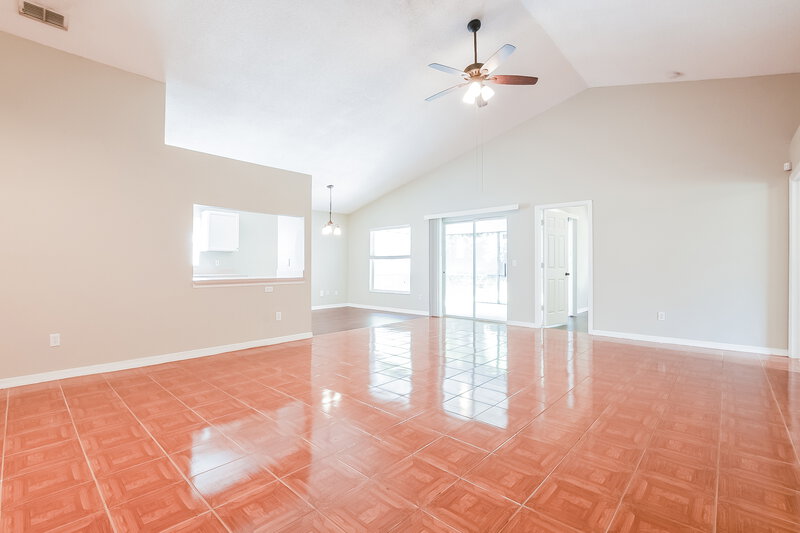 2,185/Mo, 325 Bay St Apopka, FL 32712 Living Room View