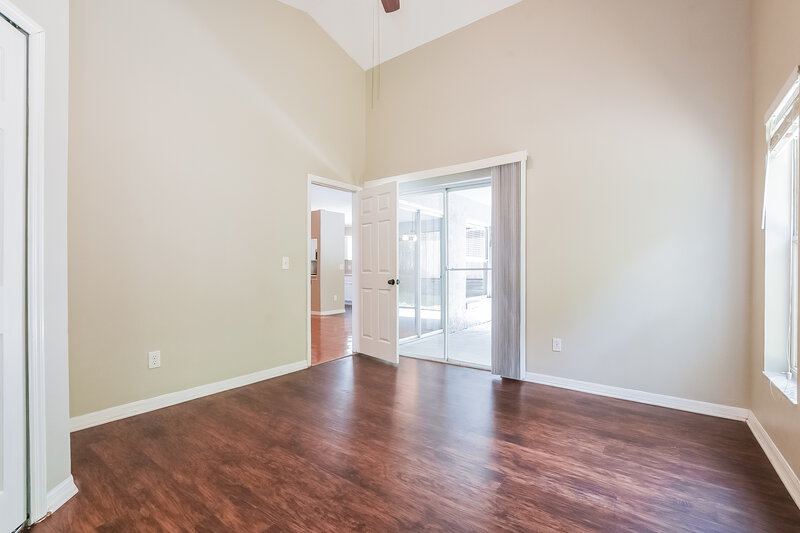 2,185/Mo, 325 Bay St Apopka, FL 32712 Main Bedroom View 2