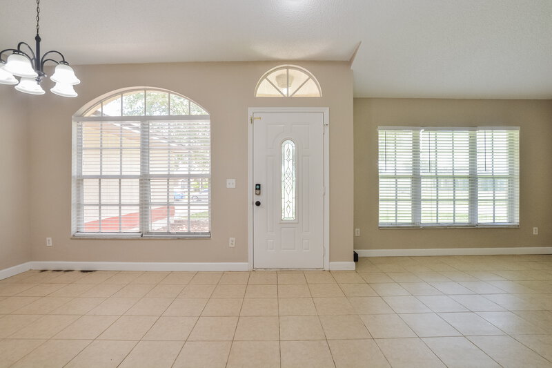 2,465/Mo, 1306 Silverthorn Dr Orlando, FL 32825 Living Room View 2