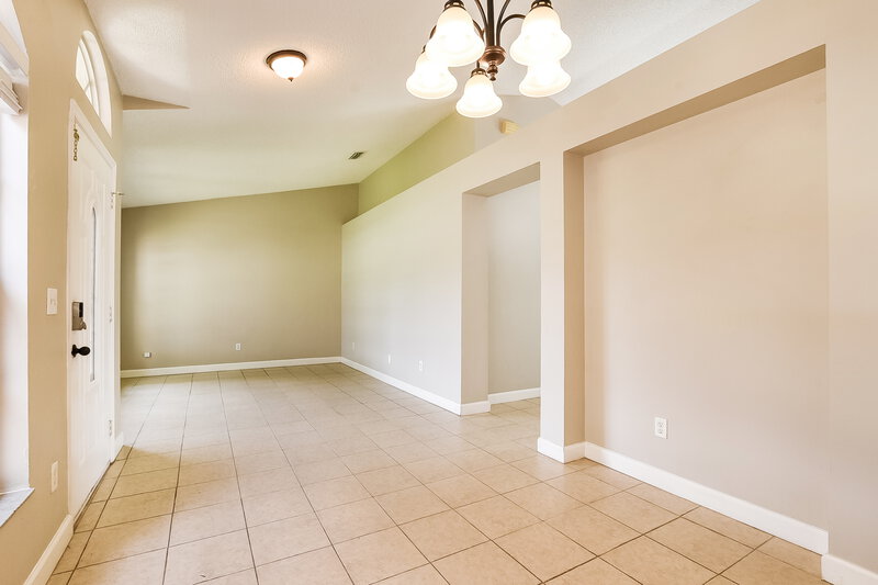 2,140/Mo, 1306 Silverthorn Dr Orlando, FL 32825 Dining Room View 2