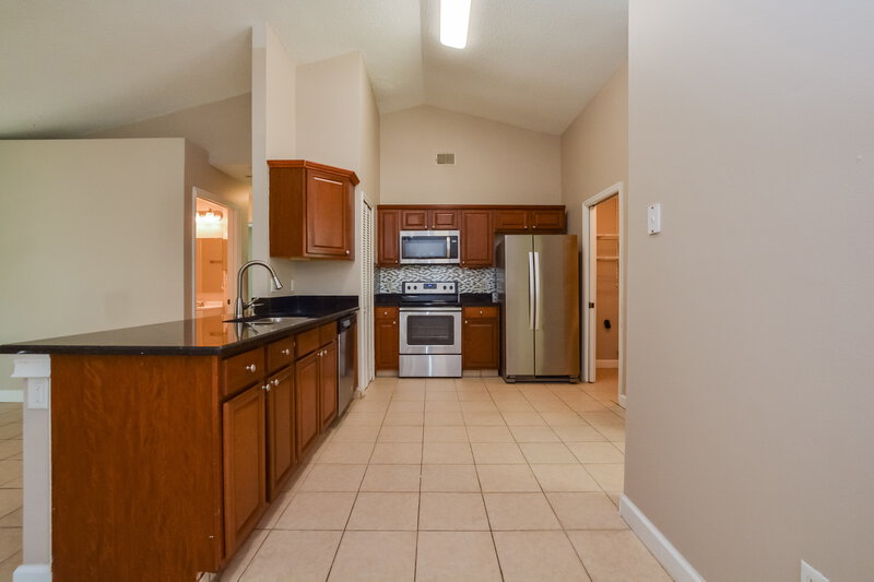 2,465/Mo, 1306 Silverthorn Dr Orlando, FL 32825 Kitchen View