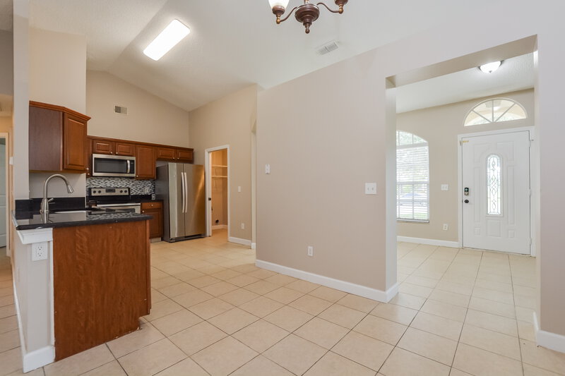 2,465/Mo, 1306 Silverthorn Dr Orlando, FL 32825 Kitchen View 3