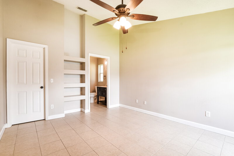 2,140/Mo, 1306 Silverthorn Dr Orlando, FL 32825 Main Bedroom View