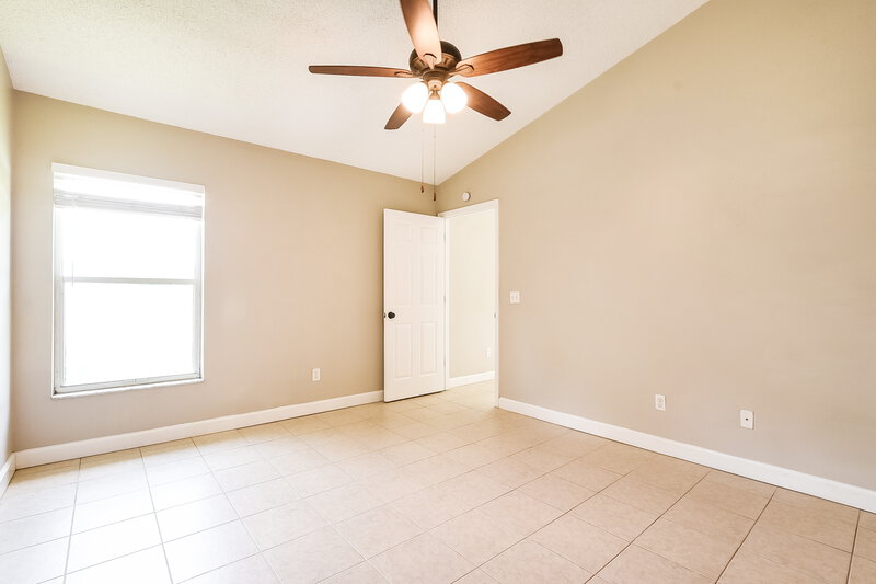2,140/Mo, 1306 Silverthorn Dr Orlando, FL 32825 Main Bedroom View 2