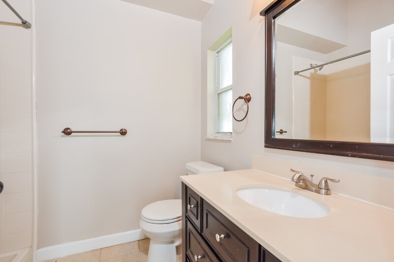 2,465/Mo, 1306 Silverthorn Dr Orlando, FL 32825 Main Bathroom View