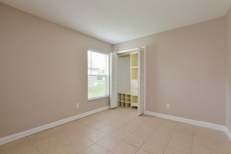 2,465/Mo, 1306 Silverthorn Dr Orlando, FL 32825 Bedroom View 2