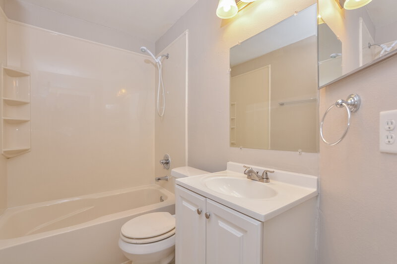 2,465/Mo, 1306 Silverthorn Dr Orlando, FL 32825 Bathroom View