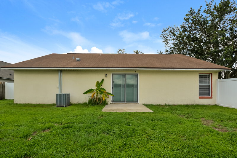 2,465/Mo, 1306 Silverthorn Dr Orlando, FL 32825 Rear View