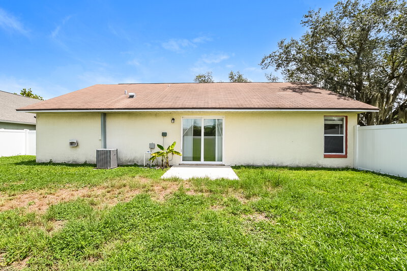 2,140/Mo, 1306 Silverthorn Dr Orlando, FL 32825 Rear View