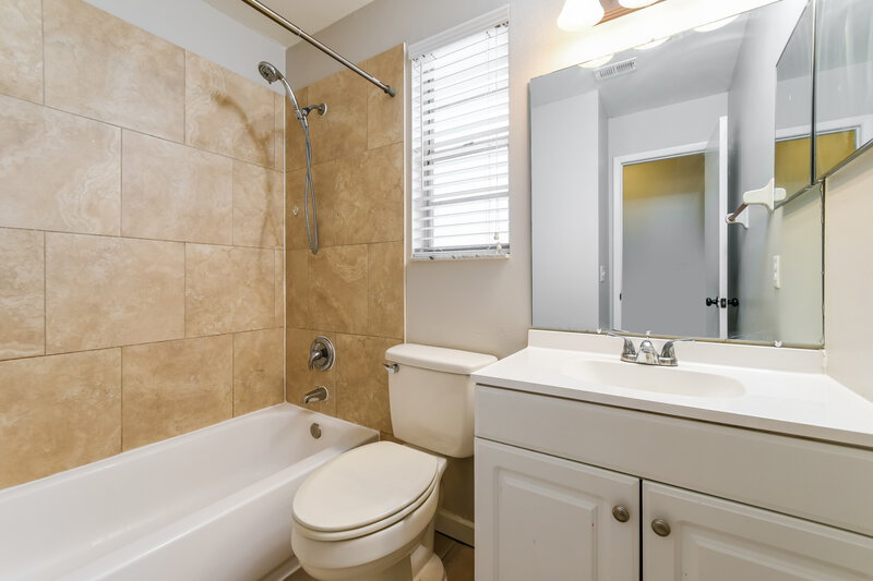2,420/Mo, 7663 Sapphire Ln Orlando, FL 32822 Bathroom View